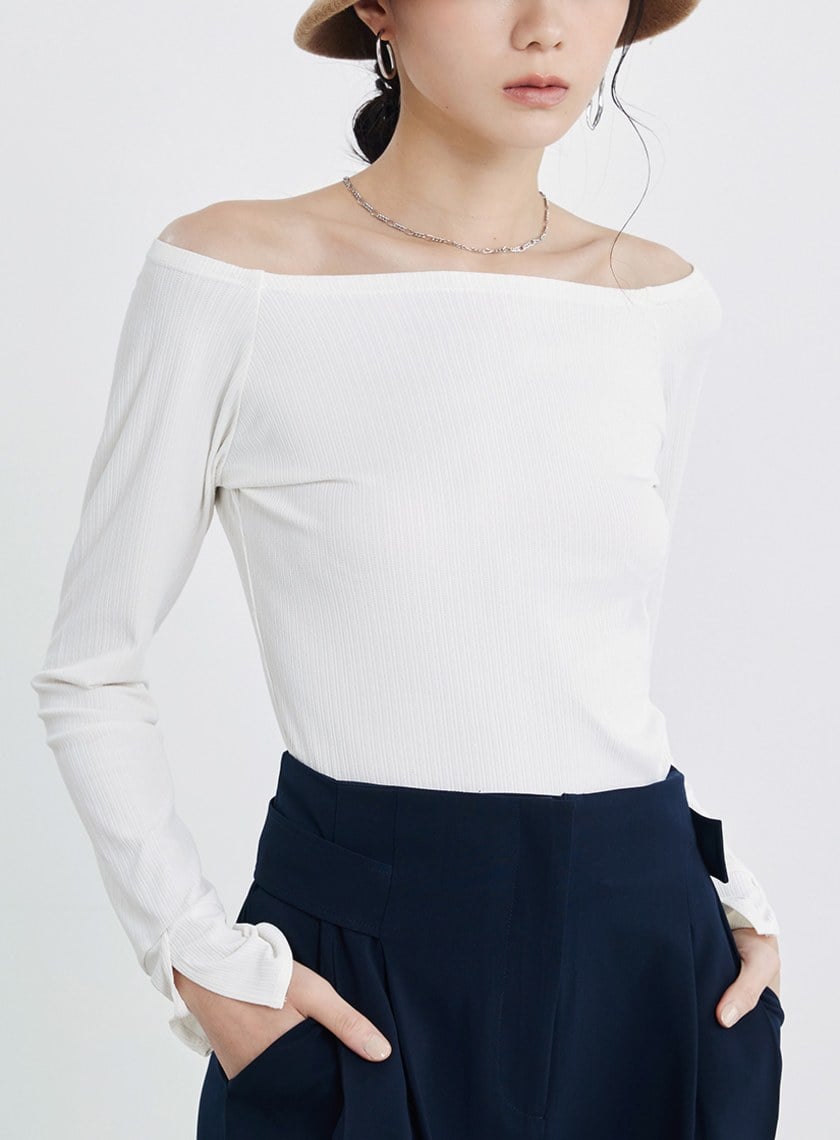 方領坑條合身針織上衣